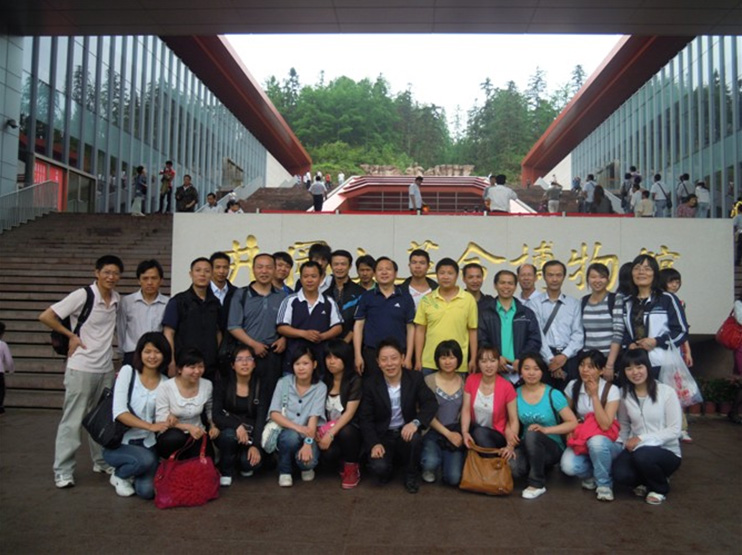 2011年五一节日公司组织管理职工到井岗山游玩