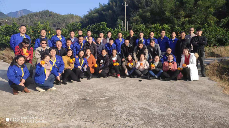 2020年公司组织采摘脐橙